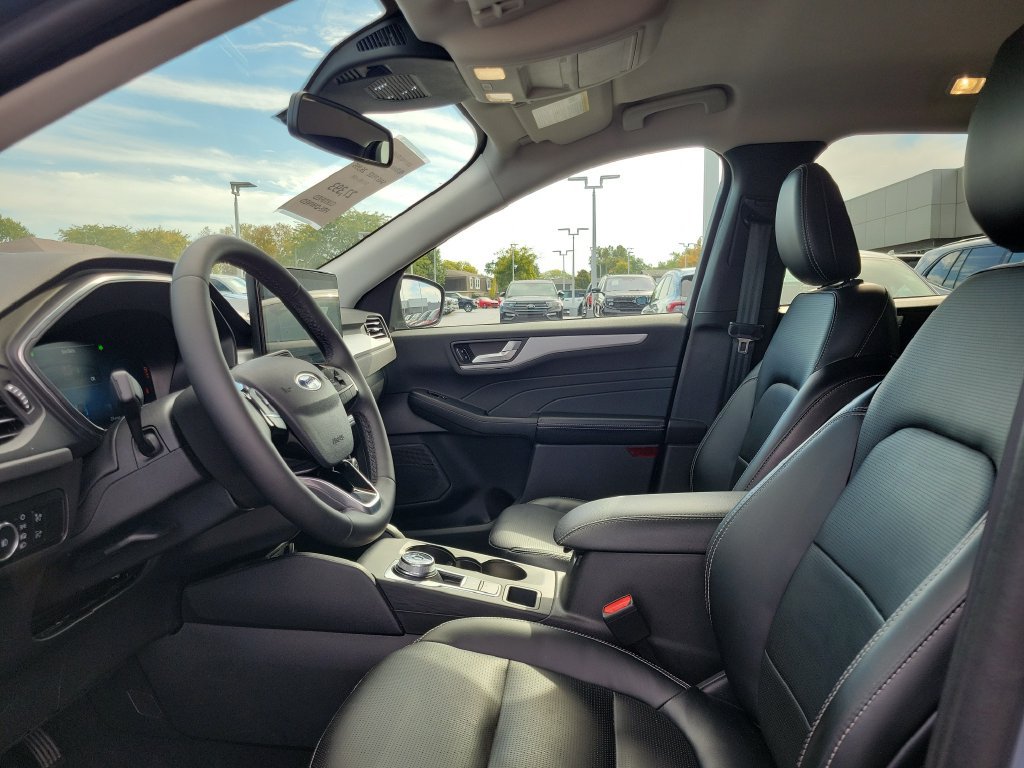 Certified 2023 Ford Escape Platinum AWD/4WD image 18