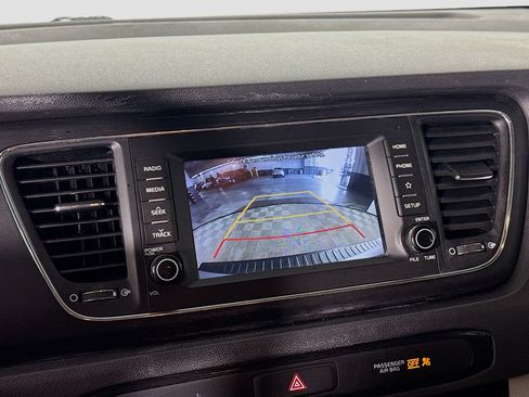 Used 2021 Kia Sedona LX FWD image 19