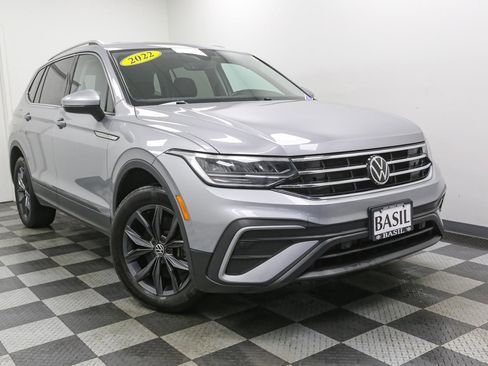 Used 2022 Volkswagen Tiguan SE image 2