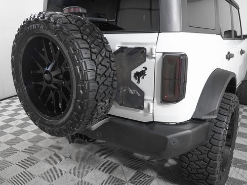 Used 2023 Ford Bronco Wildtrak image 34