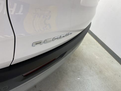 Used 2025 GMC Acadia Elevation image 18