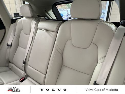 Used 2022 Volvo XC60 B5 Inscription w/ Advanced Package image 23