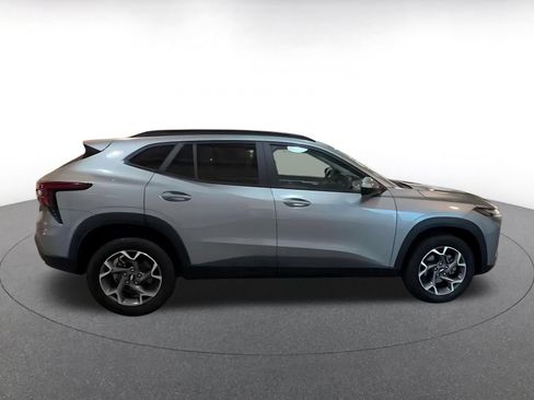 Used 2025 Chevrolet Trax LT FWD image 15