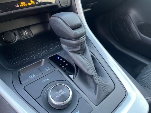 Used 2025 Toyota RAV4 LE image 41