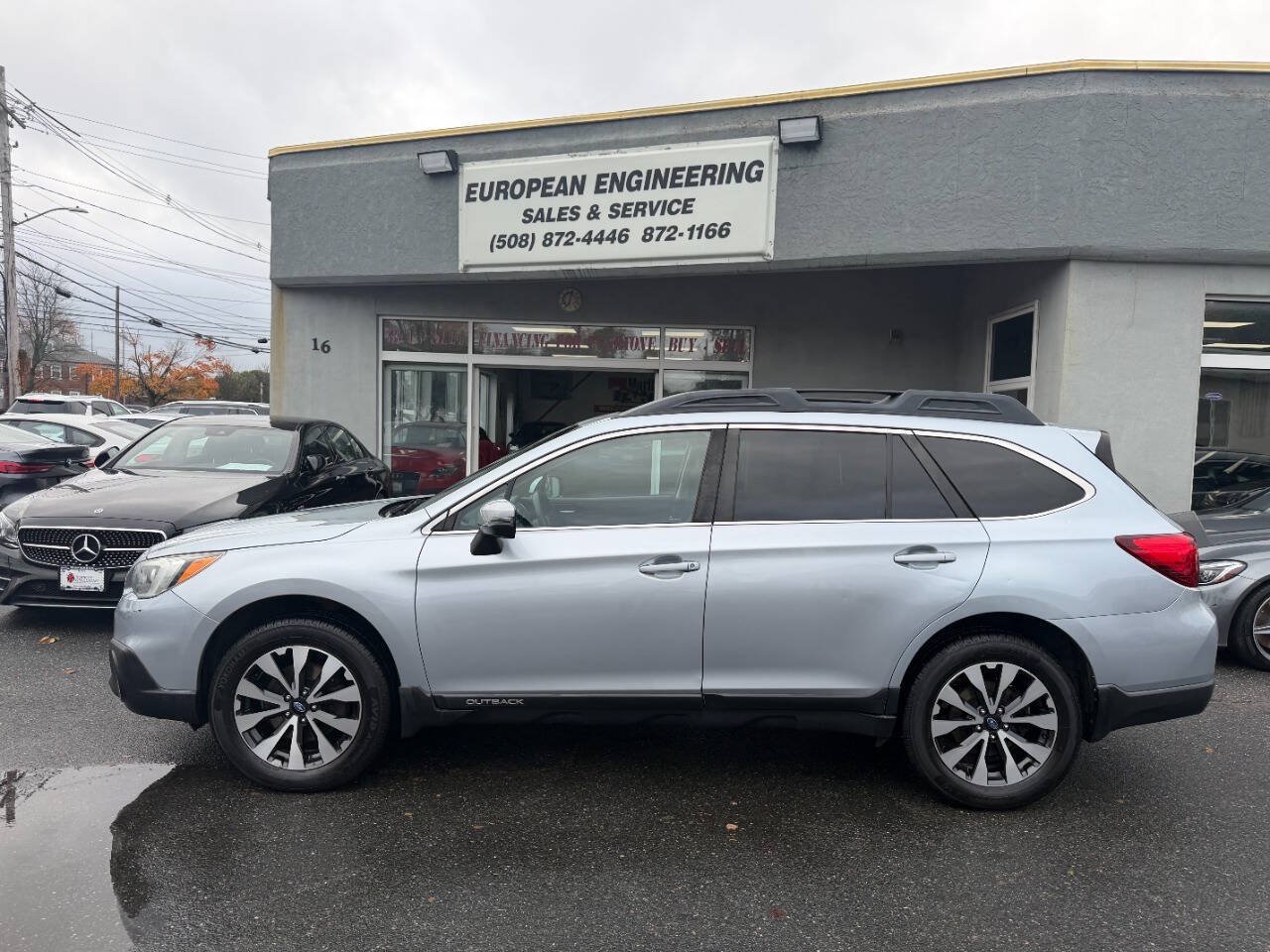 Used 2017 Subaru Outback 2.5i Limited AWD/4WD image 4