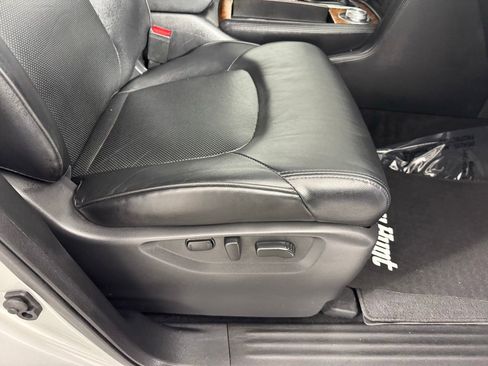 Used 2024 Nissan Armada SL w/ Captain's Chairs Package image 38