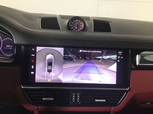 Used 2023 Porsche Cayenne Turbo AWD/4WD image 34