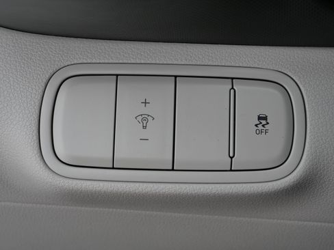 Certified 2025 Hyundai Venue SEL image 21