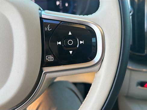 Used 2025 Volvo XC60 B5 Ultra w/ Climate Package image 38