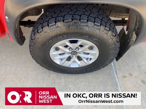 Used 2024 Nissan Frontier SV image 9
