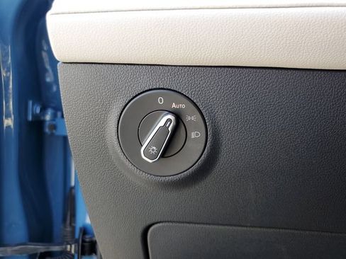 Certified 2025 Volkswagen Taos S FWD image 33