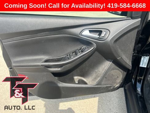 Used 2018 Ford Focus SE w/ Cold Weather Package FWD image 5