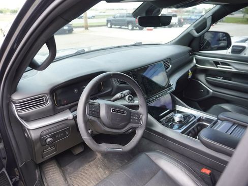 Used 2022 Jeep Wagoneer Series II AWD/4WD image 3