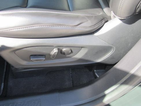 Used 2022 Ford Explorer XLT w/ Equipment Group 202A image 17