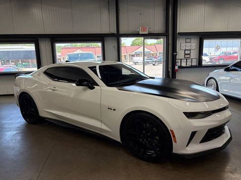 Used 2017 Chevrolet Camaro LT RWD image 14
