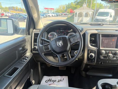 Used 2024 RAM 1500 Tradesman w/ Chrome Plus Package AWD/4WD image 14