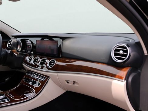 Used 2019 Mercedes-Benz E 300 4MATIC image 11