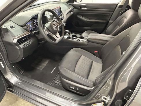 Used 2025 Nissan Altima 2.5 SV image 11