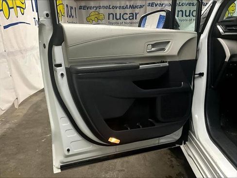 Used 2024 Toyota Sienna XLE image 9
