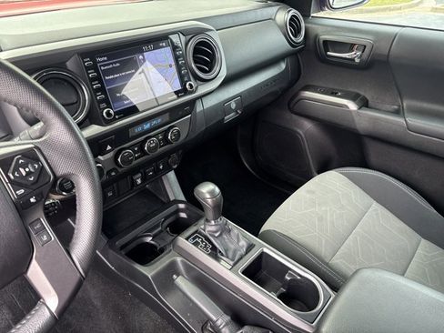Used 2022 Toyota Tacoma TRD Off-Road AWD/4WD image 16