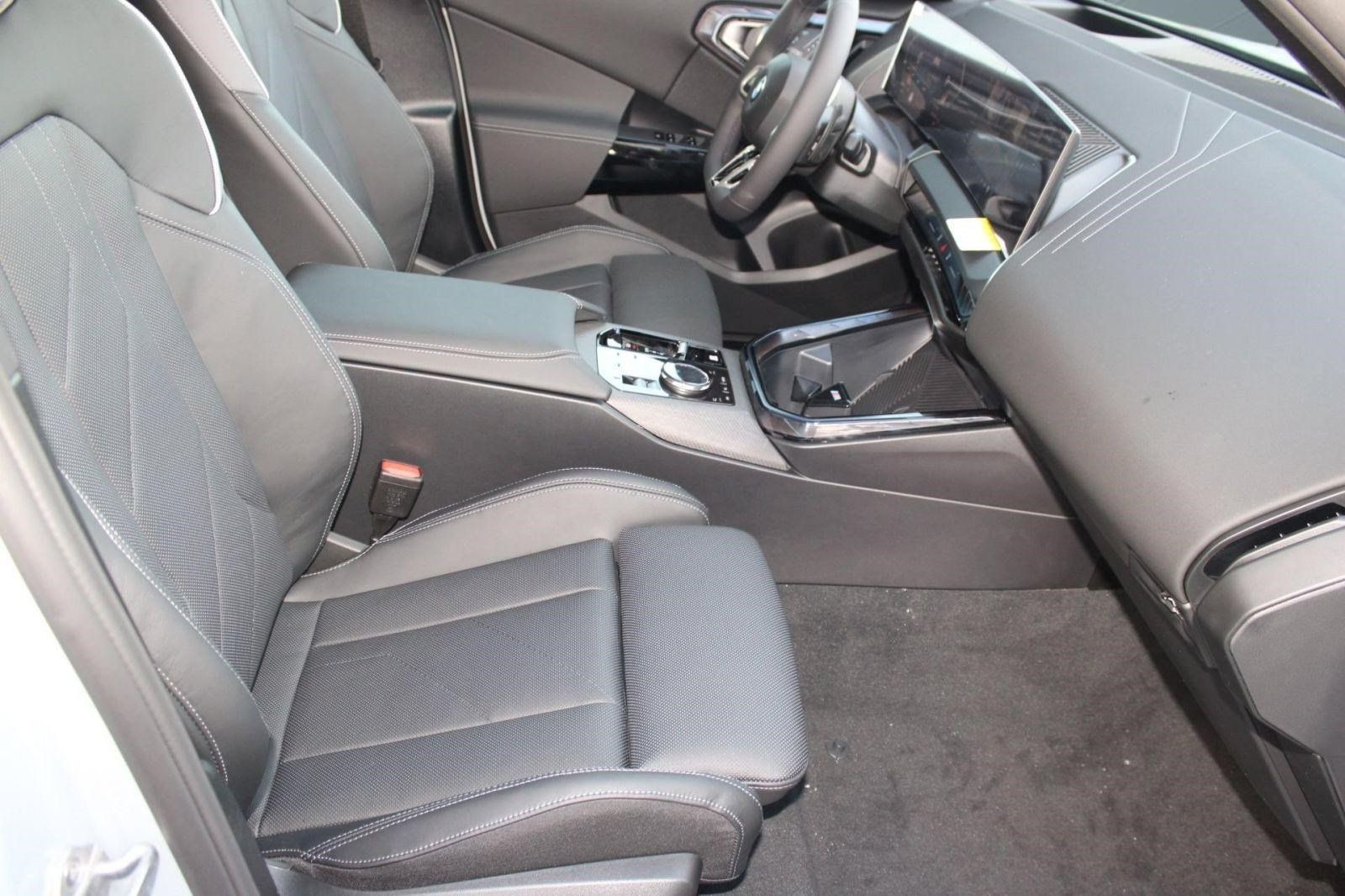 Used 2026 BMW X3 xDrive30i w/ Premium Package AWD/4WD image 27