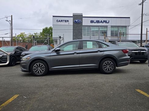 Used 2020 Volkswagen Jetta SE w/ SE Cold Weather Package FWD image 4