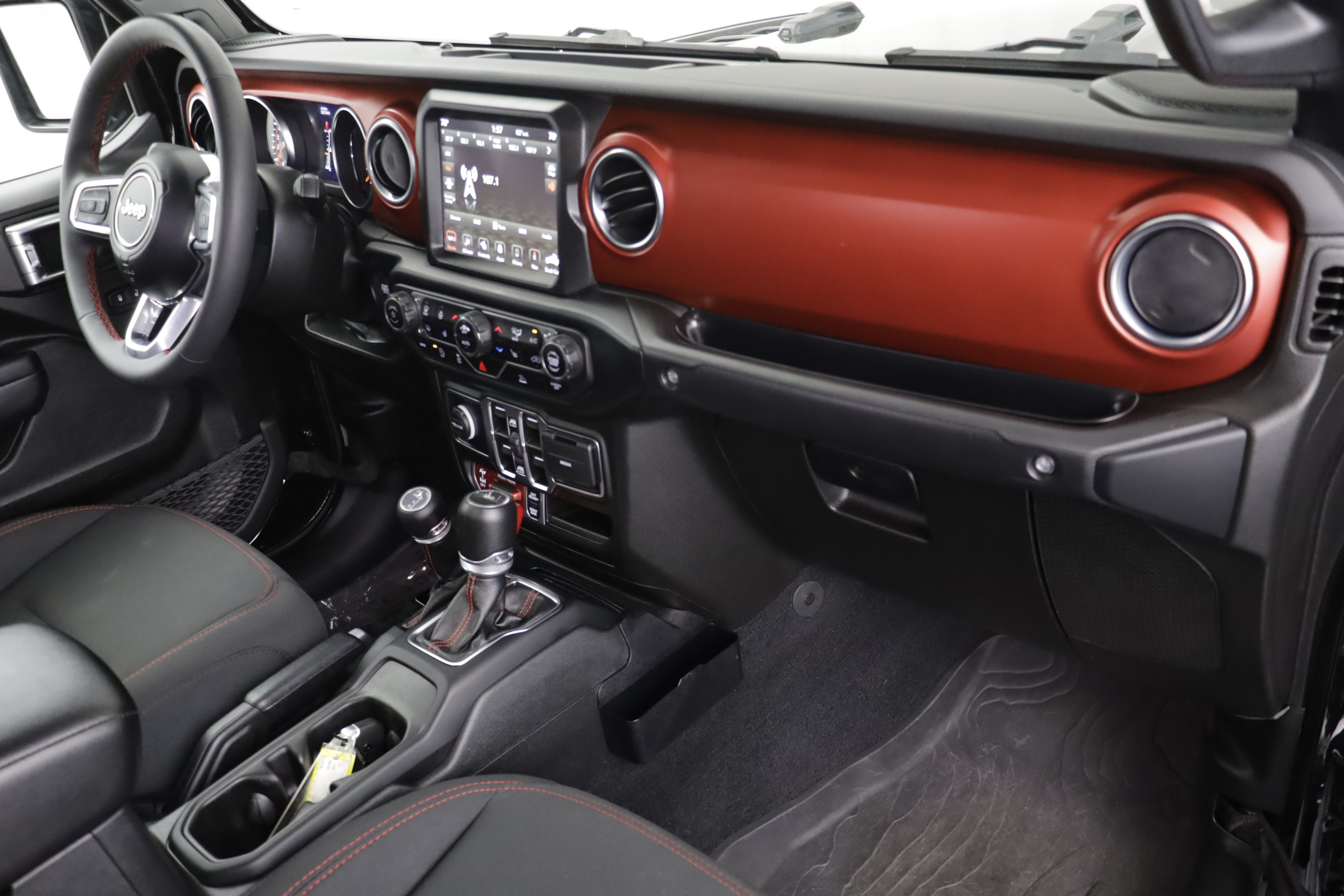 Used 2023 Jeep Gladiator Rubicon w/ Cold Weather Group AWD/4WD image 19