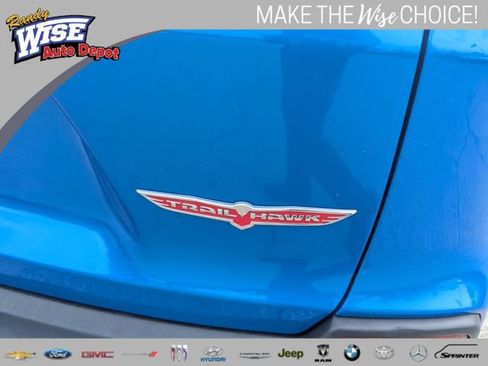 Used 2019 Jeep Cherokee Trailhawk w/ Comfort/Convenience Group AWD/4WD image 23