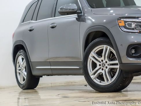Used 2021 Mercedes-Benz GLB 250 4MATIC w/ Premium Package image 4