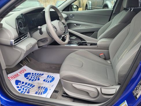 Used 2025 Hyundai Elantra SEL image 19