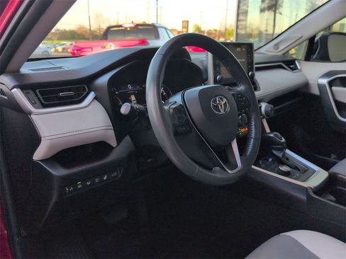 Used 2020 Toyota RAV4 Limited image 11