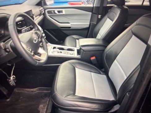 Used 2024 Ford Explorer XLT w/ Equipment Group 202A AWD/4WD image 5