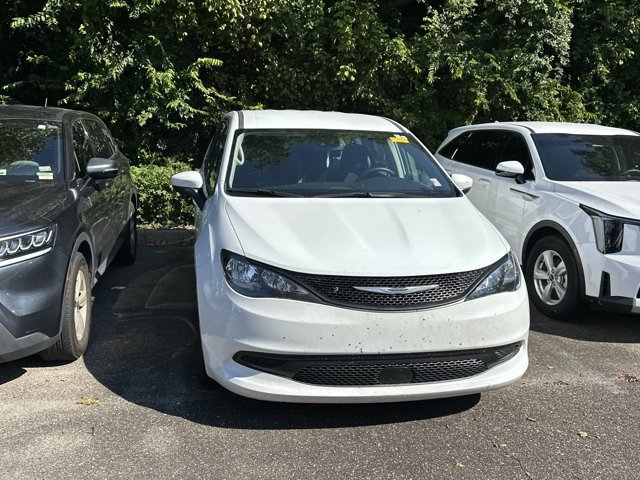 Used 2023 Chrysler Voyager LX FWD image 4