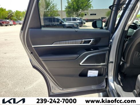 Certified 2025 Kia Telluride SX w/ SX Captain's Chair Package FWD image 15