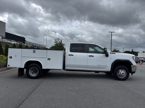 Used 2022 GMC Sierra 3500 Pro w/ Convenience Package RWD image 11