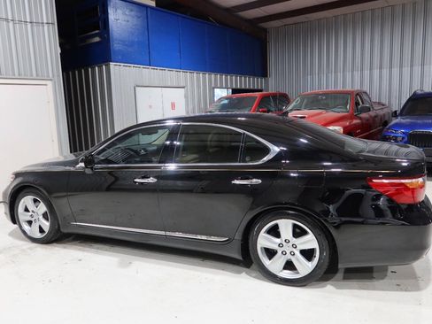 Used 2012 Lexus LS 460 w/ Comfort Pkg RWD image 2
