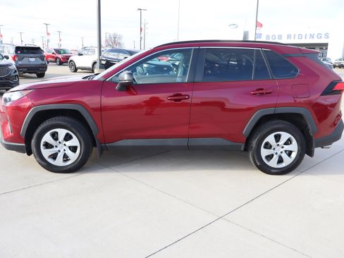 Used 2021 Toyota RAV4 LE image 9