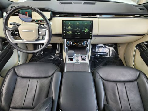 Used 2022 Land Rover Range Rover Long Wheelbase SE image 2