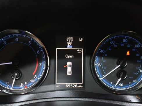 Used 2018 Toyota Corolla SE w/ SE Premium Package FWD image 10