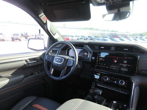 Used 2025 GMC Sierra 1500 AT4 w/ AT4 Premium Package AWD/4WD image 29