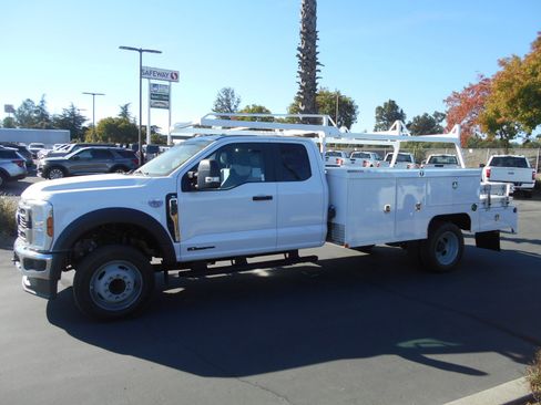 Used 2024 Ford F550 2WD SuperCab Super Duty image 1