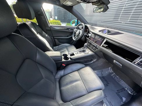 Certified 2020 Porsche Macan AWD/4WD image 41