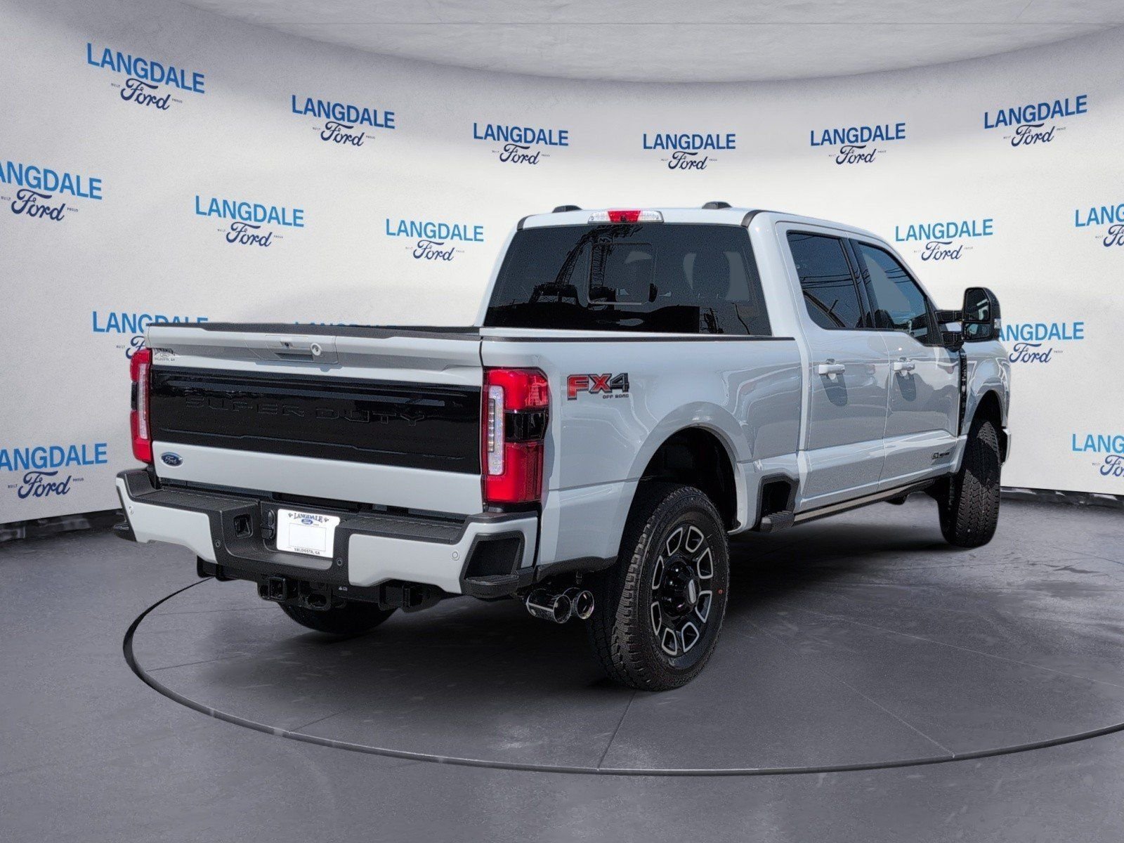 New 2026 Ford F250 Platinum w/ FX4 Off-Road Package AWD/4WD image 4