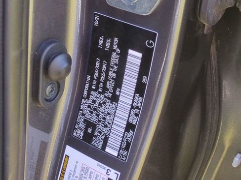 Used 2022 Toyota 4Runner TRD Off-Road AWD/4WD image 38