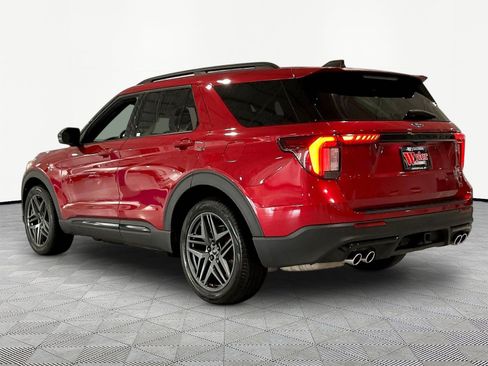 Used 2025 Ford Explorer ST AWD/4WD image 4