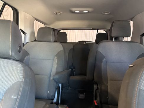 Used 2021 Chevrolet Traverse LT image 22