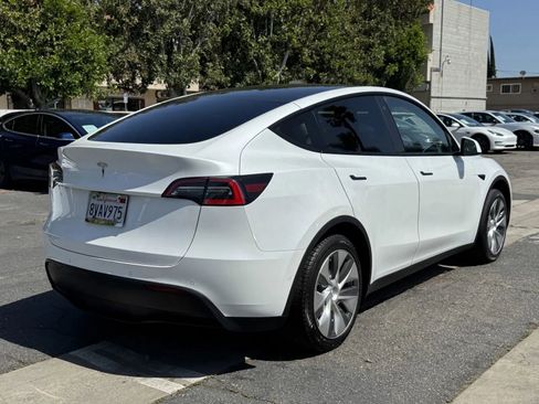 Used 2021 Tesla Model Y 2WD image 4