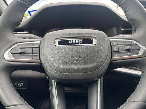 Used 2025 Jeep Compass Limited AWD/4WD image 29