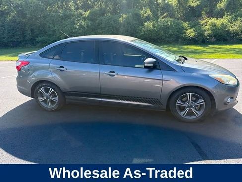 Used 2014 Ford Focus SE w/ SE Sport Package FWD image 4