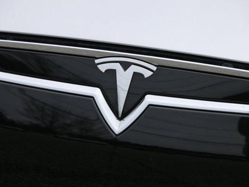 Used 2013 Tesla Model S BASE image 12